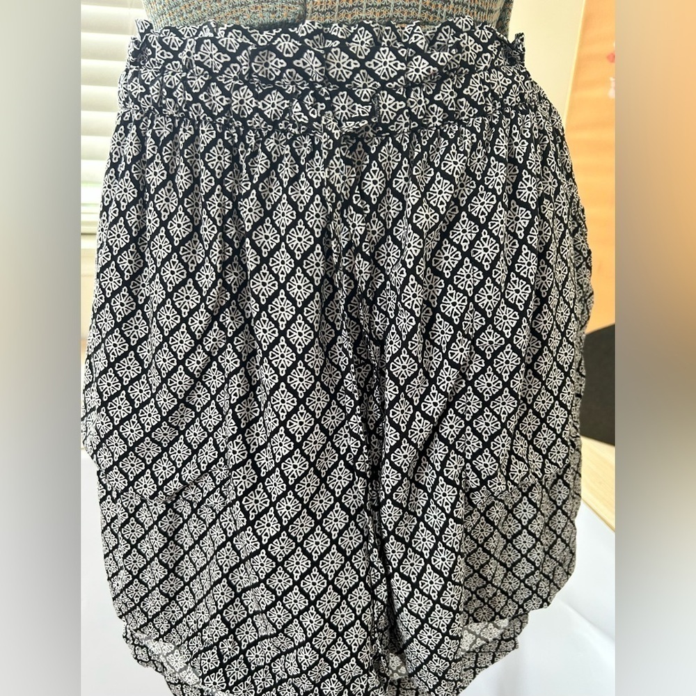 NWT OLD NAVY GEOMETRIC PRINT DRAWSTRING SHORTS 1X. SIDE POCKETS, ELASTIC WAIST.